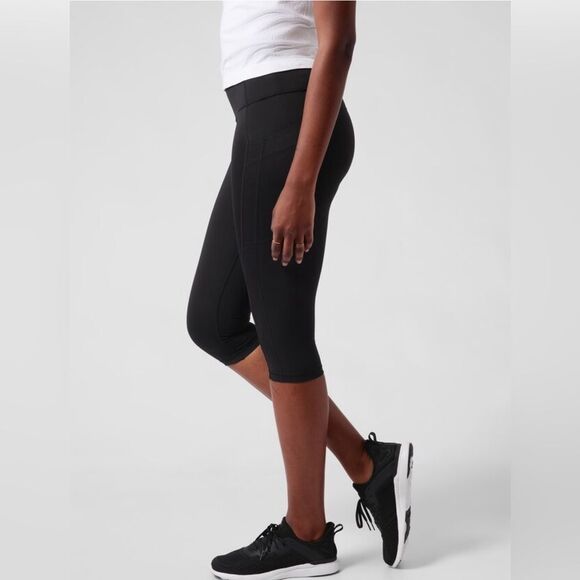 NWT Athleta Ultimate Stash Black Crop Size XS. - Picture 3 of 7